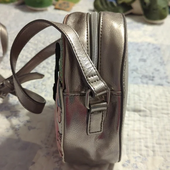 Danielle Nicole Seven Dwarfs Cross Body Purse - Picture 4 of 8